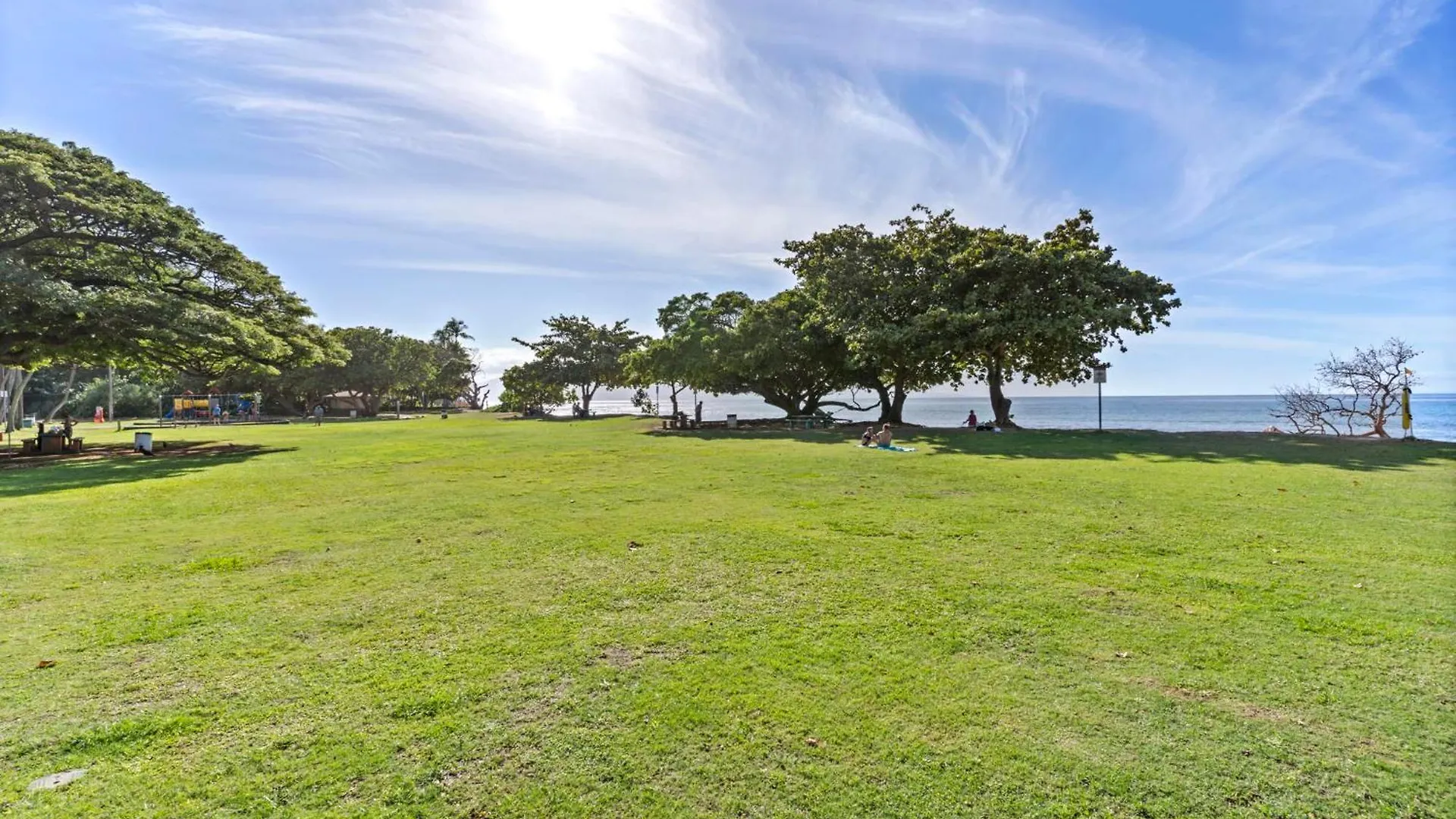 Direct Oceanfront Beach Pohailani Studio - New Kahana Holiday home