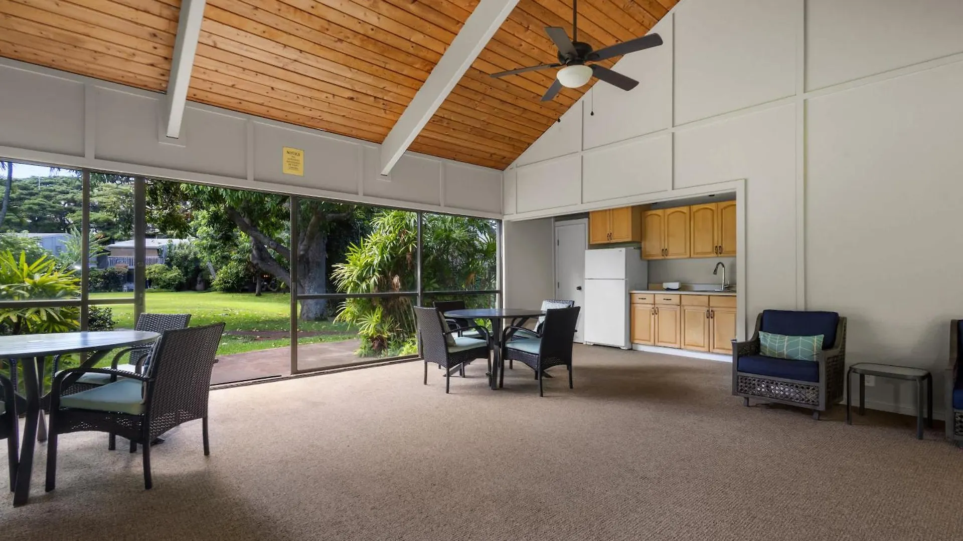 Direct Oceanfront Beach Pohailani Studio - New Kahana Holiday home